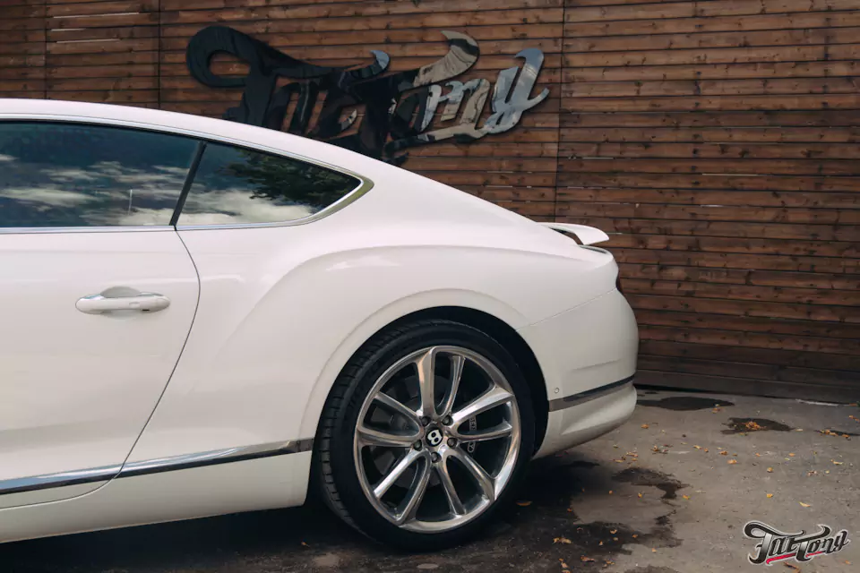 Фирменный шиномонтаж с адаптацией и балансировкой на стендах Hunter для Bentley Continental GT